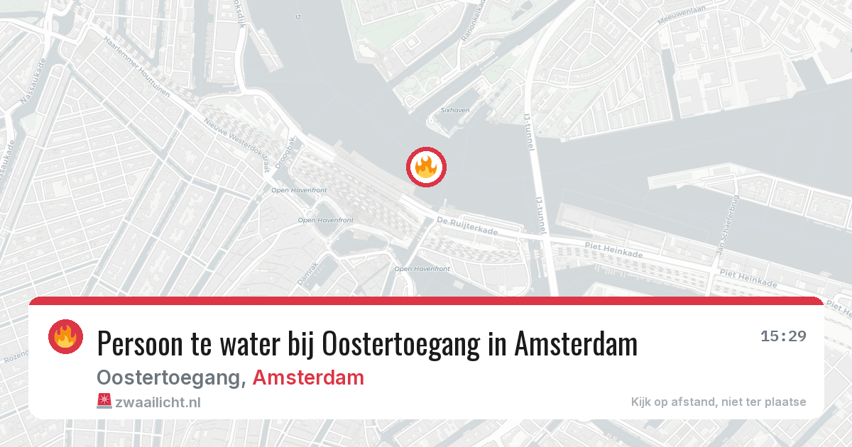 Persoon te water bij Oostertoegang in Amsterdam — 2 mrt 2026