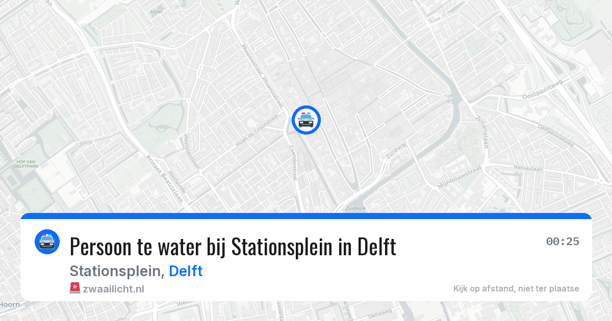 Persoon te water bij Stationsplein in Delft — 9 mei 2026