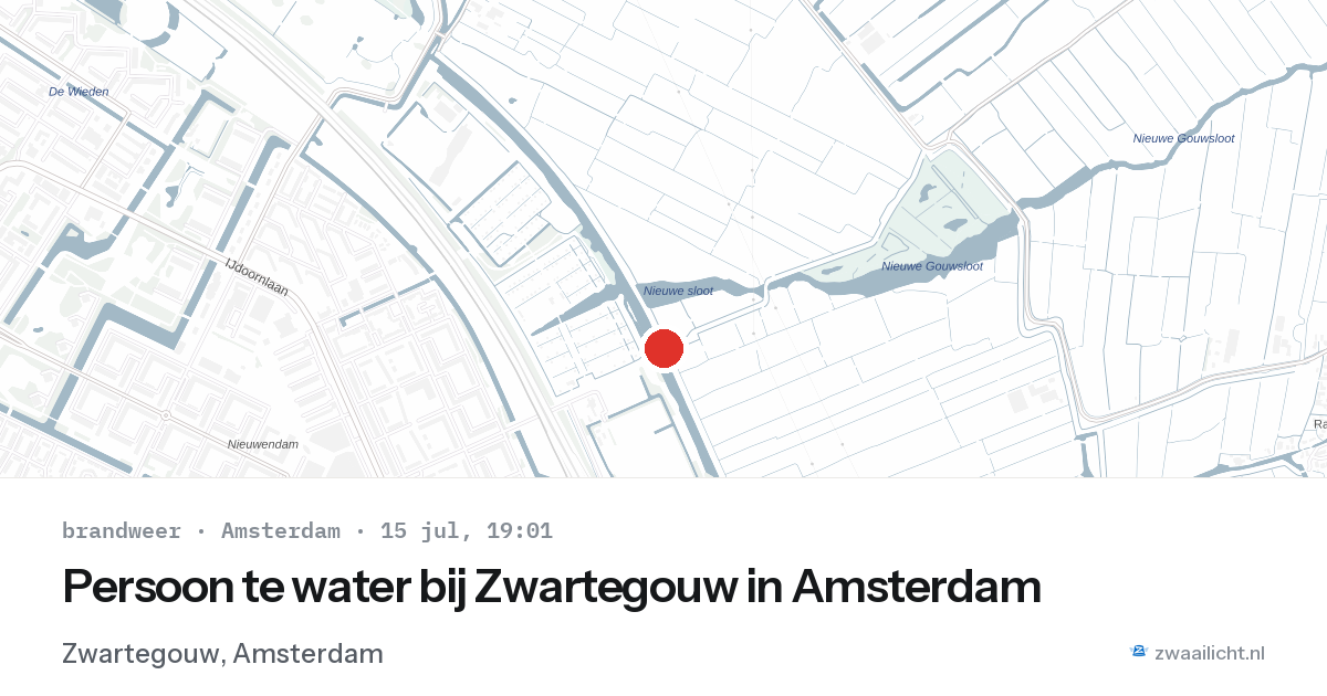 Persoon te water bij Zwartegouw in Amsterdam — 15 jul 2026