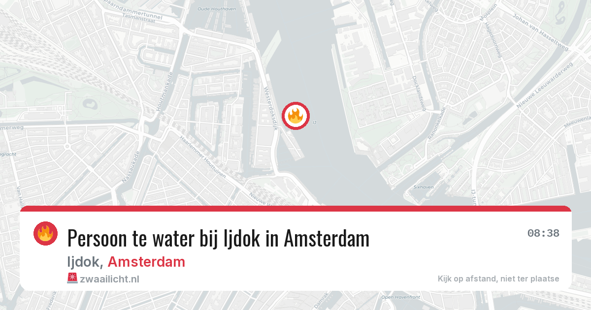 Persoon te water bij Ijdok in Amsterdam — 24 jul 2026