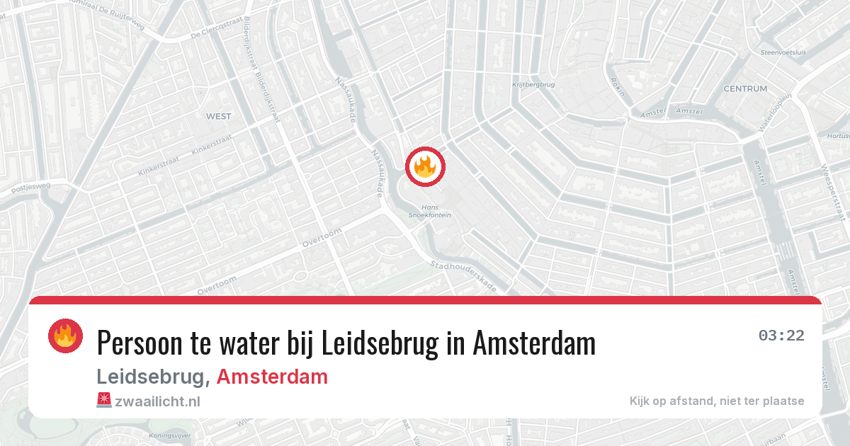 Persoon te water bij Leidsebrug in Amsterdam — 24 apr 2026