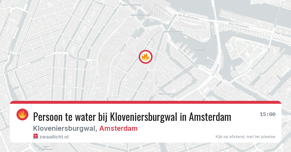 Persoon te water bij Kloveniersburgwal in Amsterdam — 3 mei 2026