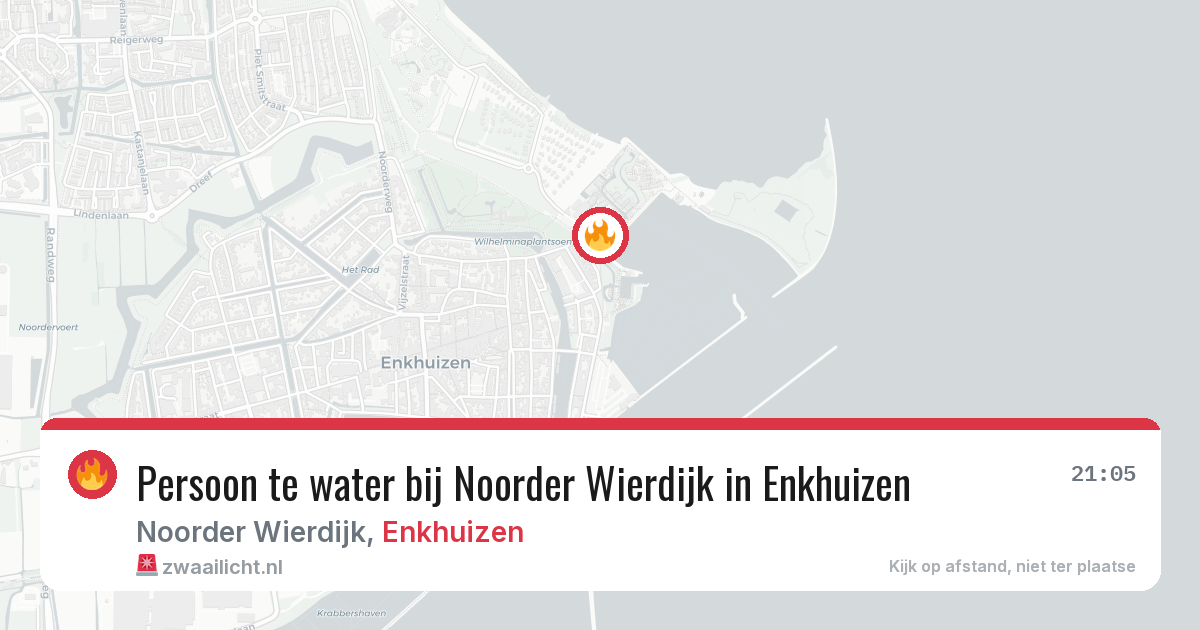Persoon te water bij Noorder Wierdijk in Enkhuizen — 29 apr 2026