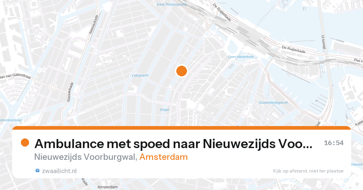 Ambulance met spoed naar Nieuwezijds Voorburgwal in Amsterdam — 28 aug 2026