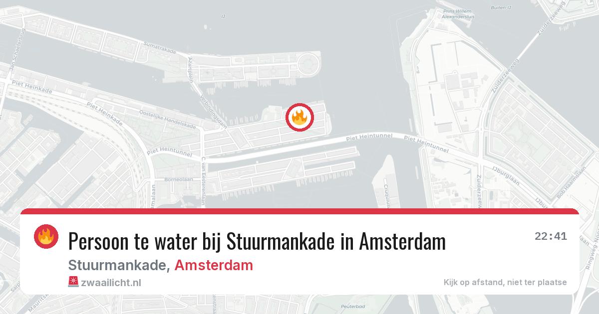 Persoon te water bij Stuurmankade in Amsterdam — 10 mrt 2026