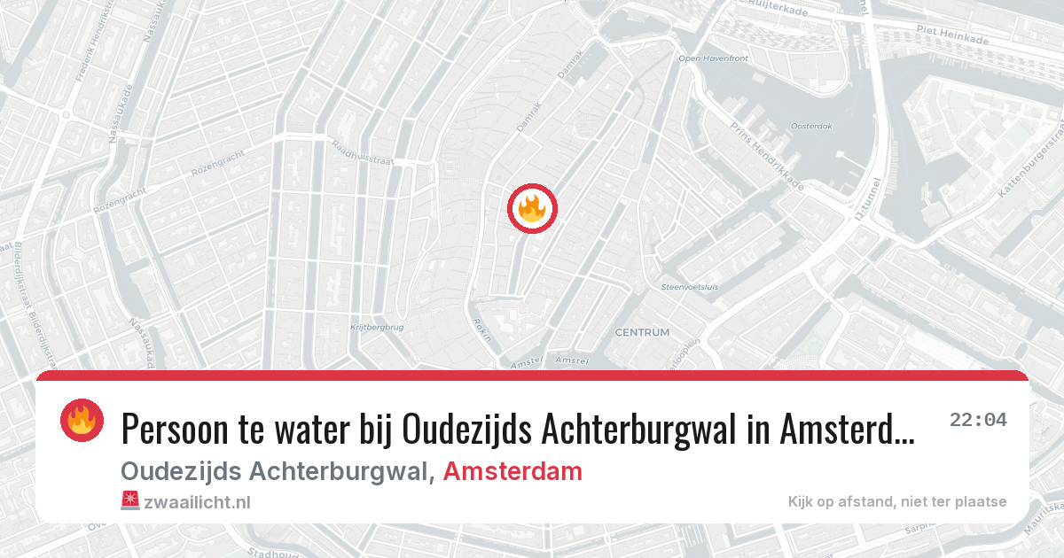 Persoon te water bij Oudezijds Achterburgwal in Amsterdam — 18 jul 2026