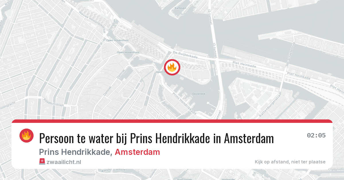 Persoon te water bij Prins Hendrikkade in Amsterdam — 13 aug 2026