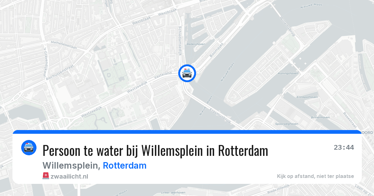 Persoon te water bij Willemsplein in Rotterdam — 9 mei 2026