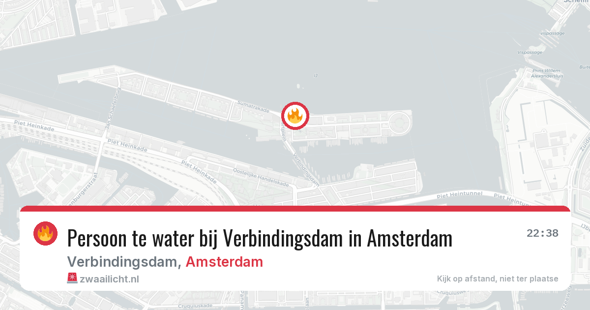Persoon te water bij Verbindingsdam in Amsterdam — 22 apr 2026