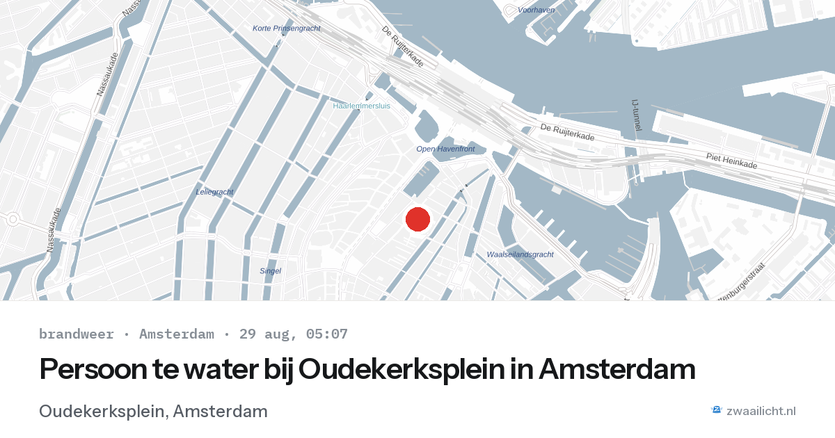Persoon te water bij Oudekerksplein in Amsterdam — 29 aug 2026