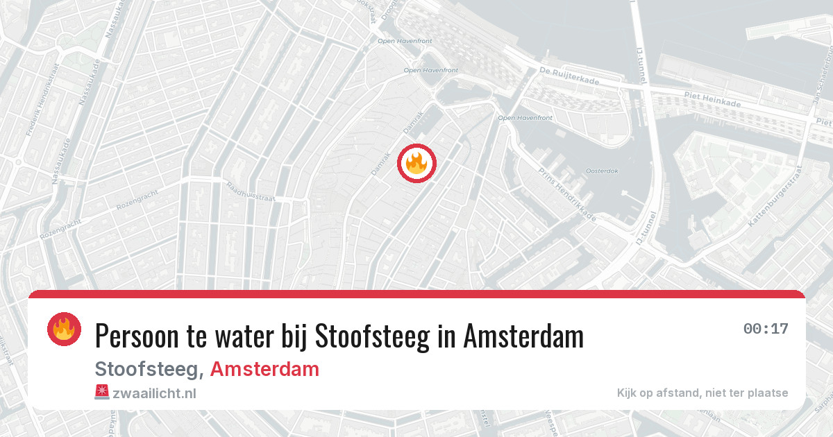 Persoon te water bij Stoofsteeg in Amsterdam — 4 jul 2026