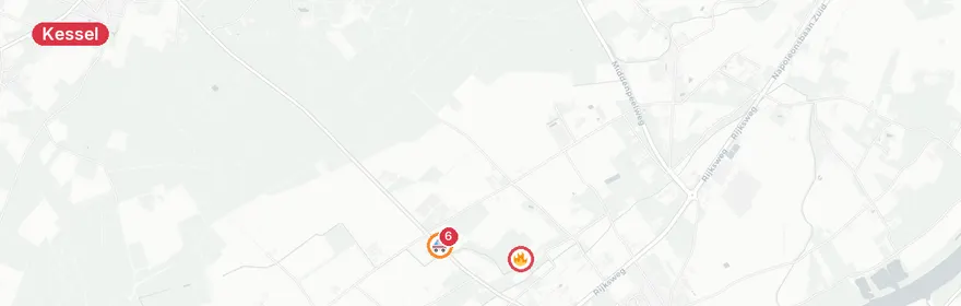 Kaart van Automobilist bekneld bij botsing Heldenseweg Kessel