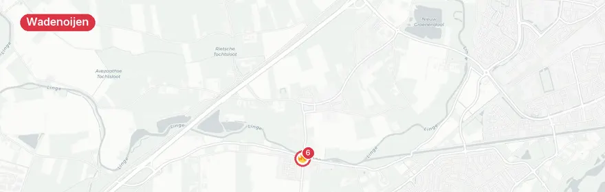 Kaart van Auto volledig uitgebrand op A15 bij Wadenoijen