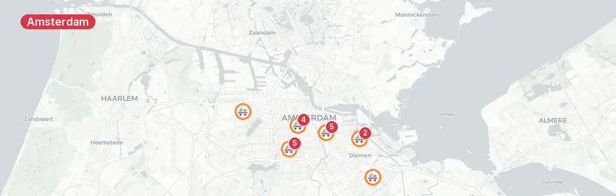 Kaart van Meerdere ambulance-inzetten en woningbrand in Amsterdam
