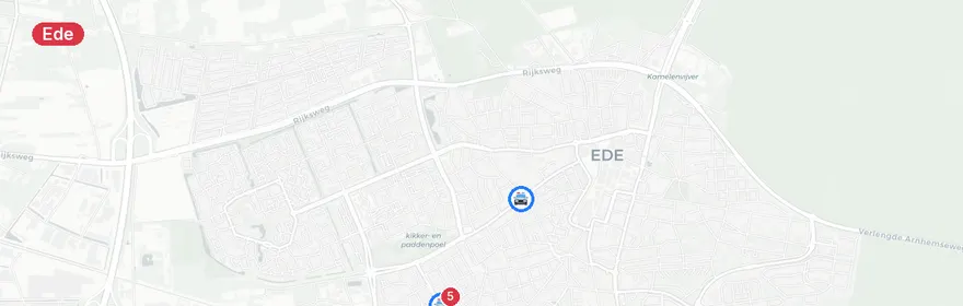 Kaart van Automobilist crasht tegen lantaarnpaal Veenderweg Ede