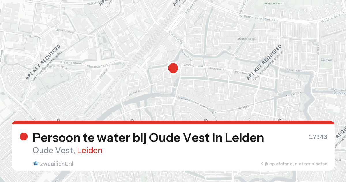 Persoon te water bij Oude Vest in Leiden — 6 mrt 2026