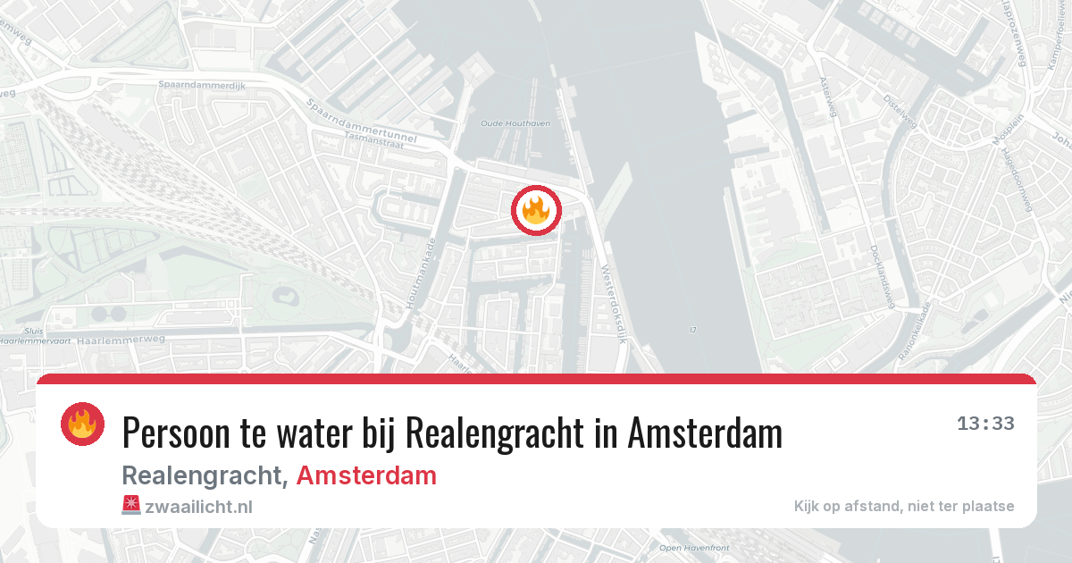 Persoon te water bij Realengracht in Amsterdam — 27 apr 2026