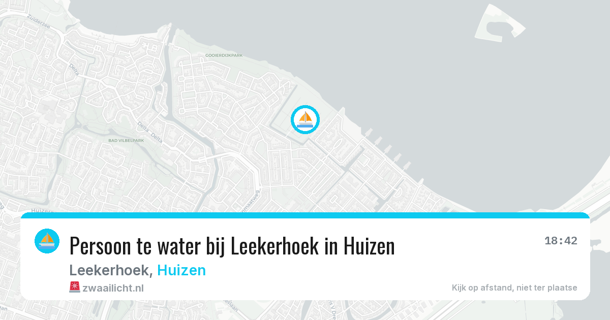 Persoon te water bij Leekerhoek in Huizen — 1 aug 2026